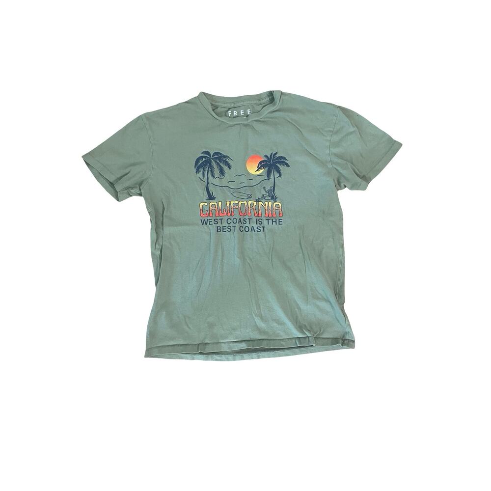 Free State Skeleton Beach Scene Graphic Tee – Size XS – 100% Cotton